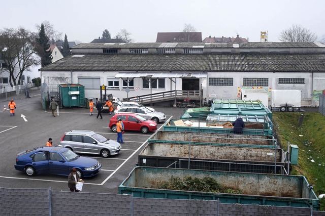 Abriss und Neubau der Recyclinghof-Hal...eitert, dass Gegenverkehr mglich ist.  | Foto: Thomas Kunz
