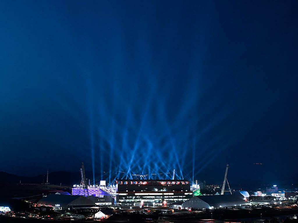 Das Olympiastadion ist hell erleuchtet