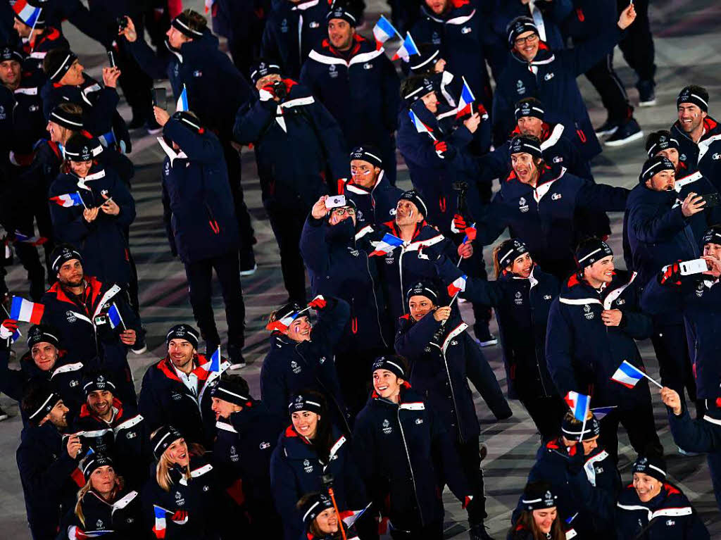 Das Teams aus Frankreich luft ins Olympiastadion ein.