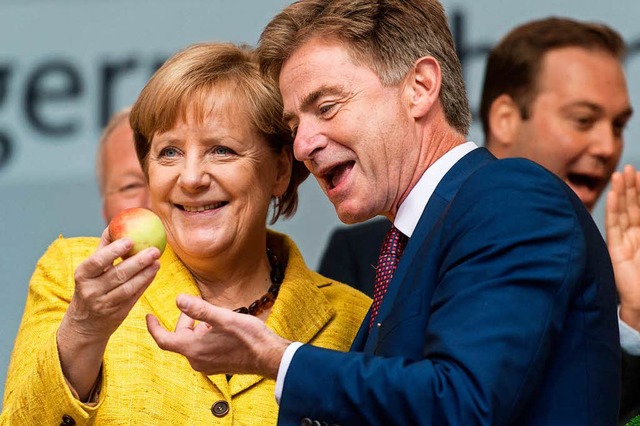 Der Freiburger Bundestagsabgeordnete M...all mit Bundeskanzlerin Angela Merkel.  | Foto: dpa