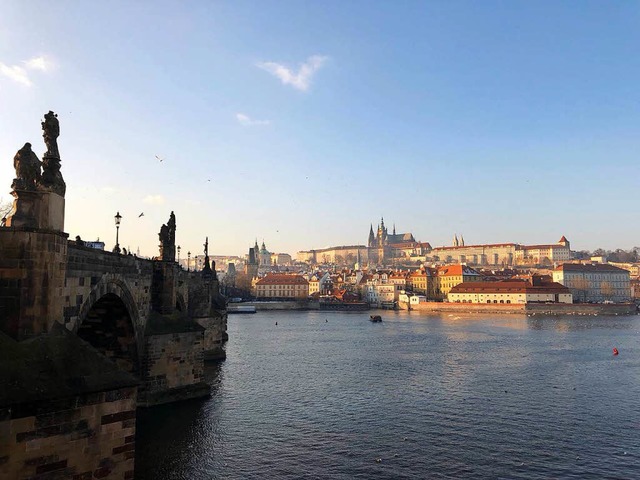 Die Karlsbrcke in Prag mit Blick auf die Prager Burg.  | Foto: Theresa Ogando