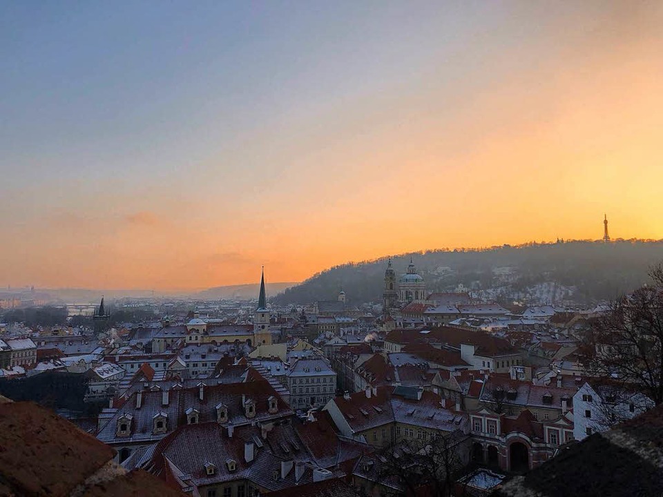 Sonnenuntergang ber dem winterlichen Prag  | Foto: Theresa Ogando