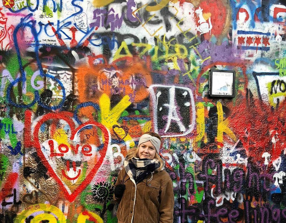 Die bunte John Lennon Wall in Prag zieht viele Besucher an  | Foto: Theresa Ogando