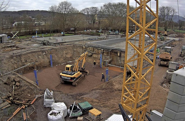 Aktueller Blick von der Webcam auf die Freibad-Baustelle.   | Foto: Stadtwerke