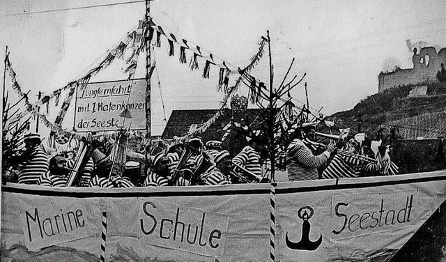 Marine Schule Seestadt &#8211; unter d...snetsumzug im Jahr 1968 durch den Ort.  | Foto: Privat