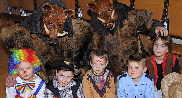 Mutig waren die kleinen Narren, sich i...furchterregenden  Wildsu zu begeben.   | Foto: Mark