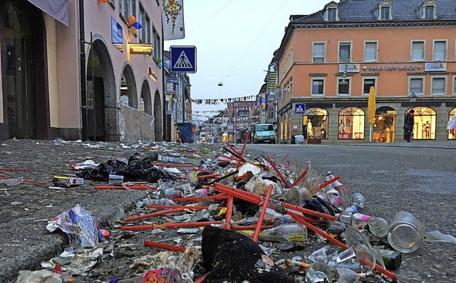 Lange Strae in Waldkirch am Morgen nach der Fasnetserffnung  | Foto: Patrik Mller