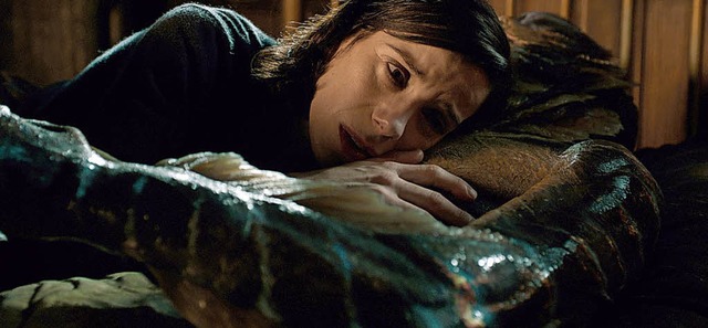 Sally Hawkins als Elisa und Doug Jones... im Film &#8222;Shape of Water&#8220;.  | Foto:  dpa/Twentieth Century Fox