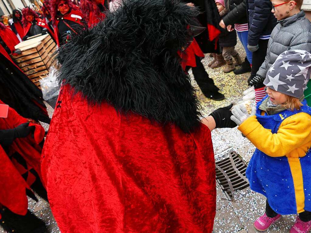 Tolle Stimmung mit 65 Zugnummern, tausenden Hstrgern und Besuchern: Der Bad Krozinger  Fasnachtsumzug war  ein voller Erfolg – auch wenn die Zugstrecke , wegen der einsturzgefhrdeten Brcke in der Innenstadt ganz neu war.