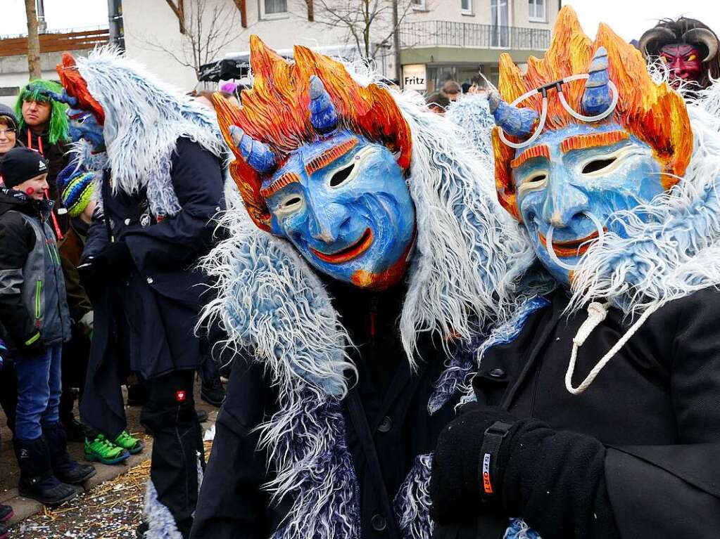 ber 50 Umzugsteilnehmer sorgten beim Fasnetumzug in Buchenbach fr ein buntes Bild. Auch die Zuschauer selbst waren zumeist verkleidet.