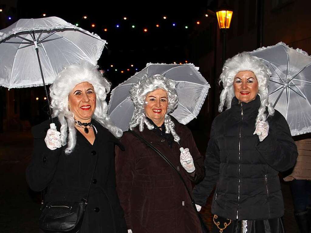 Groe Endinger Schnurrnacht mit vielen maskierten Gruppen