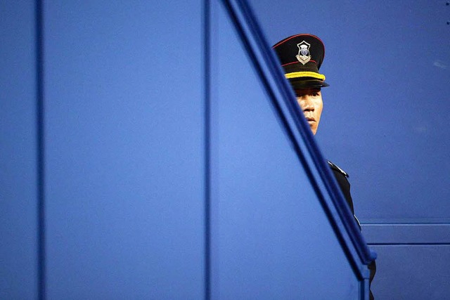Die Augen der chinesischen Polizisten ...kend Gesichtserkennungsbrillen helfen.  | Foto: dpa