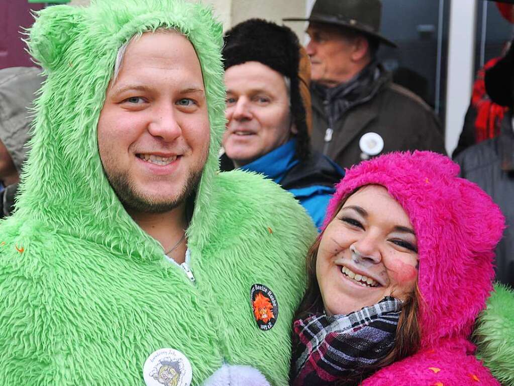 Selbst Regen und Klte knnen echte Narren nicht vom Feiern abbringen. Der Kanderner Umzug war bunt wie eh und je und fand wieder groen Anklang.