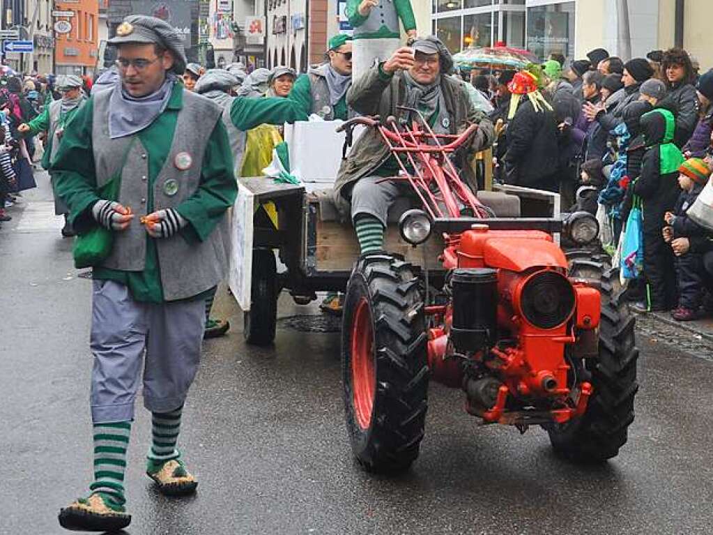 Selbst Regen und Klte knnen echte Narren nicht vom Feiern abbringen. Der Kanderner Umzug war bunt wie eh und je und fand wieder groen Anklang.