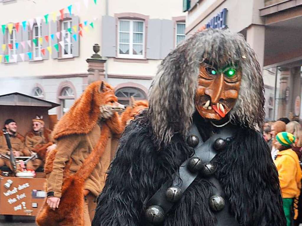 Selbst Regen und Klte knnen echte Narren nicht vom Feiern abbringen. Der Kanderner Umzug war bunt wie eh und je und fand wieder groen Anklang.