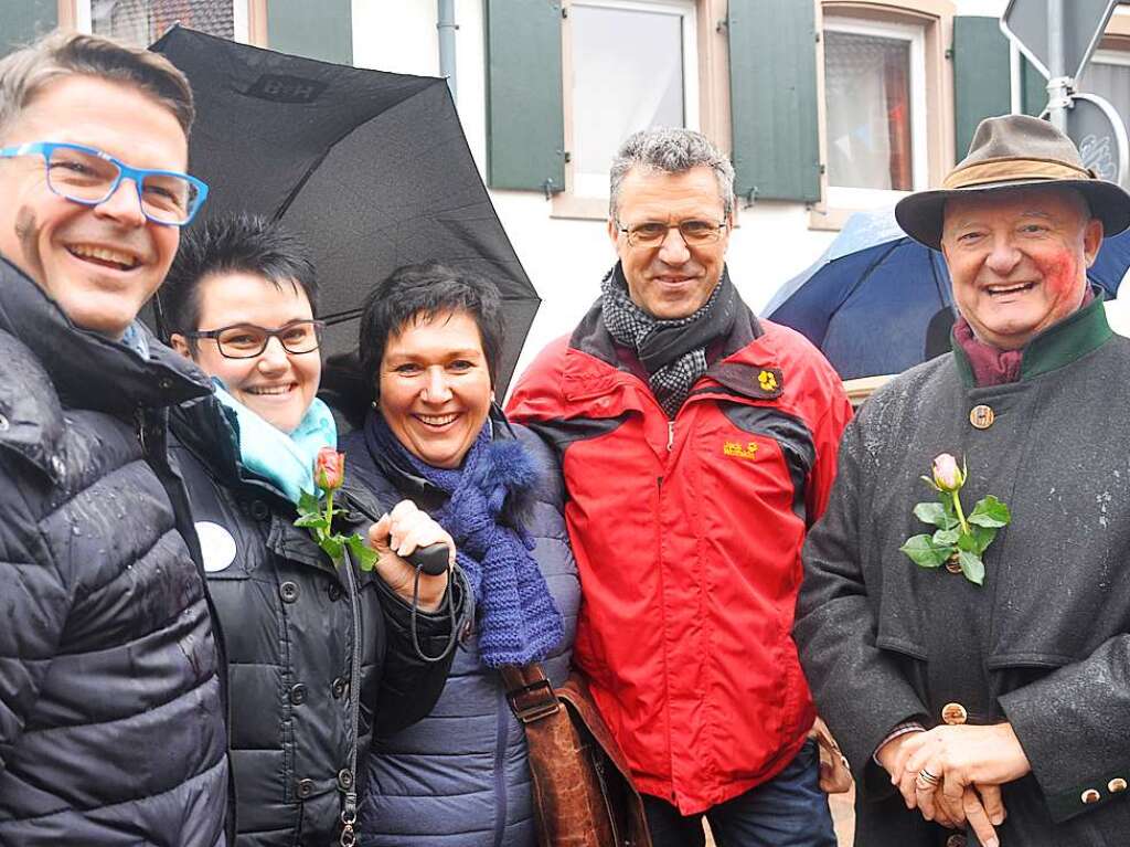 Selbst Regen und Klte knnen echte Narren nicht vom Feiern abbringen. Der Kanderner Umzug war bunt wie eh und je und fand wieder groen Anklang.