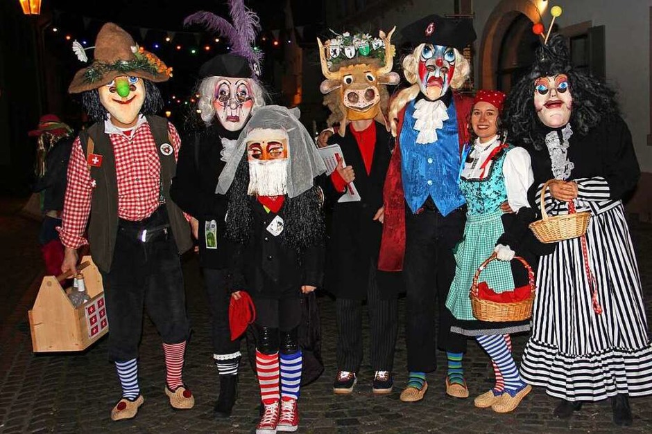 Große Endinger Schnurrnacht mit vielen maskierten Gruppen (Foto: Hans-Peter Ziesmer) Große Endinger Schnurrnacht mit vielen maskierten Gruppen (Foto: Hans-Peter Ziesmer)