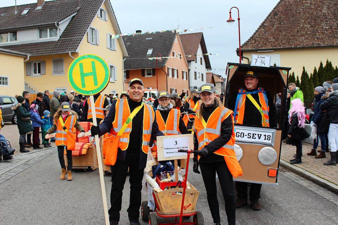 Das Rathaus-Team machte den  Schienenersatzverkehr zum Thema.  | Foto: Mario Schneberg