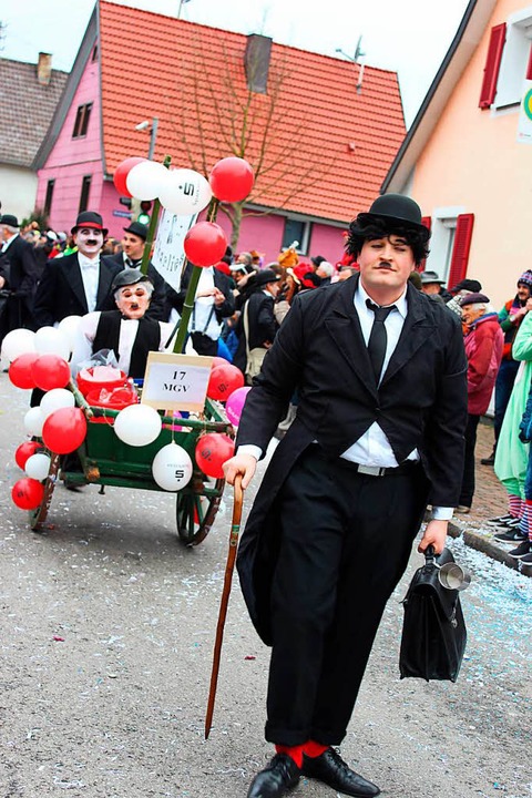 Wir sind alle Charlies: die Chaplin-Riege des Mnnergesangsvereins  | Foto: Mario Schneberg