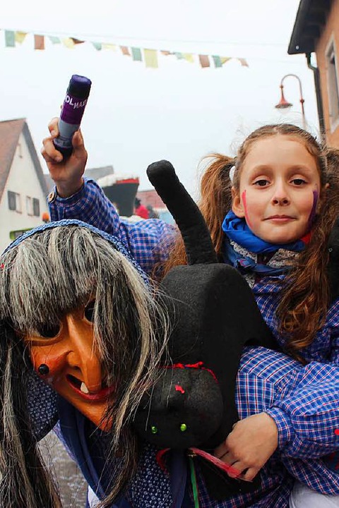 Beim Narrenumzug in Gottenheim  | Foto: Mario Schneberg