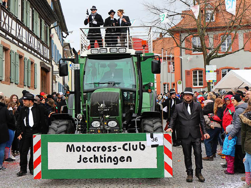 Umzug in Riegel: Mit mchtigem Fahrzeug kam der Motocross-Club Jechtingen.
