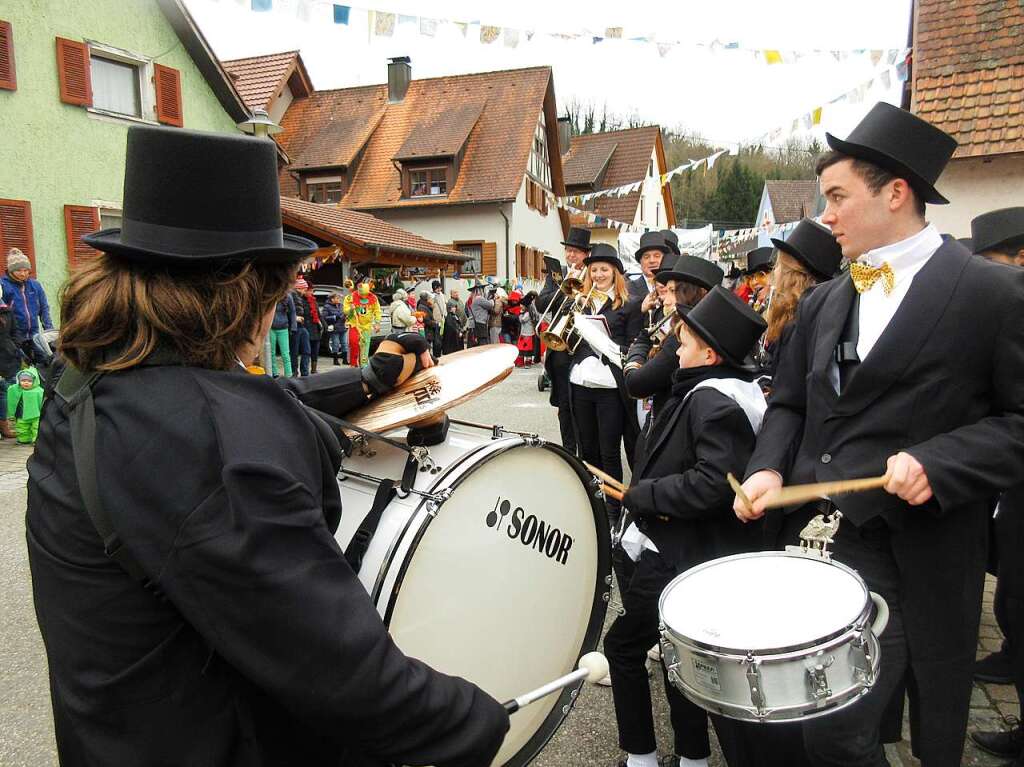 Umzug in Hecklingen: Dort zogen die Narren zum 50. Mal durch das Dorf