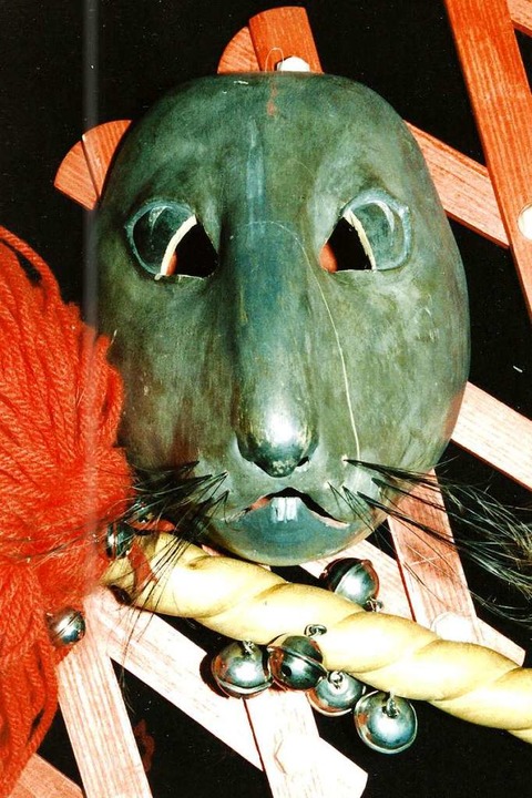 Die lteste noch erhaltene Holzmaske d...hingegen wohl fnf Pappmaschee-Masken.  | Foto: Archiv Hans Sigmund