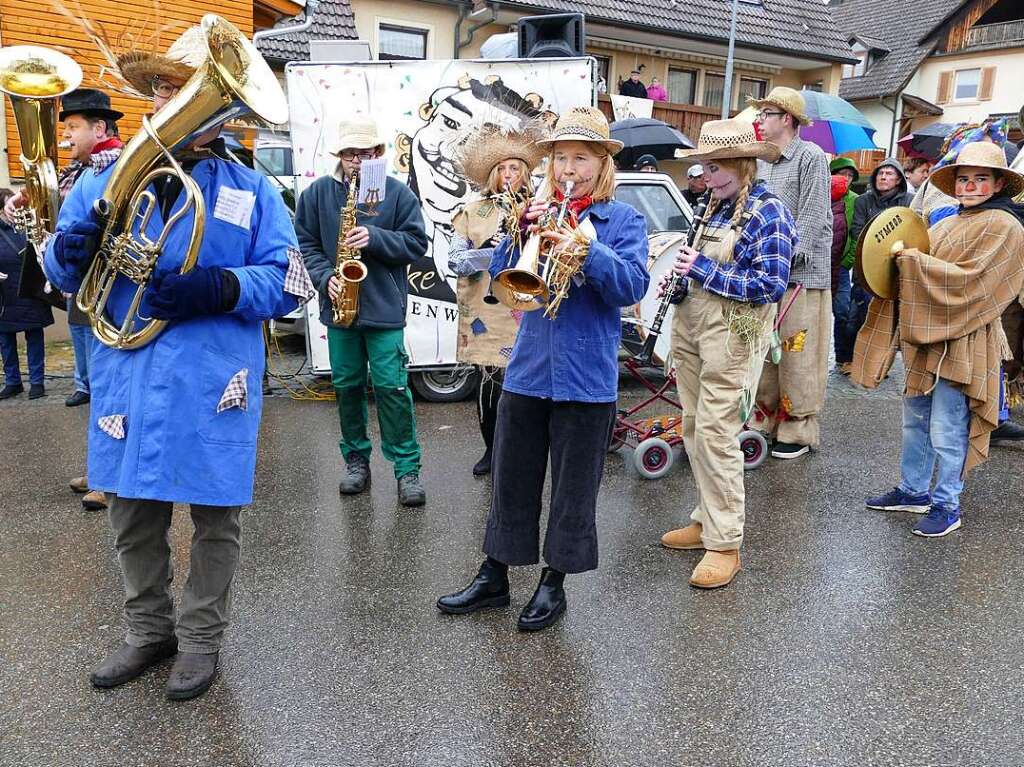 Musizierende Vogelscheuchen – von der Batzenberger Winzerkapelle