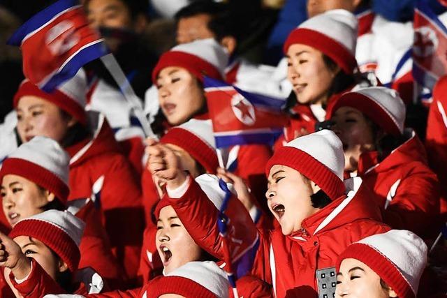 Kims Cheerleader sind der Blickfang beim Olympia-Auftakt