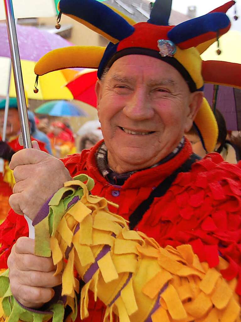 Die Regenbogennarren aus Bellme waren eigens zum Chatze-Geburtstag angereist.