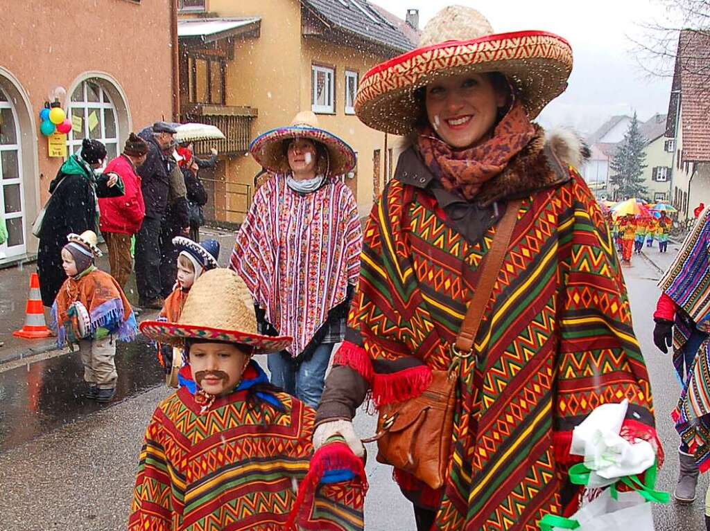 Die Spielgruppe trug Sombrero.