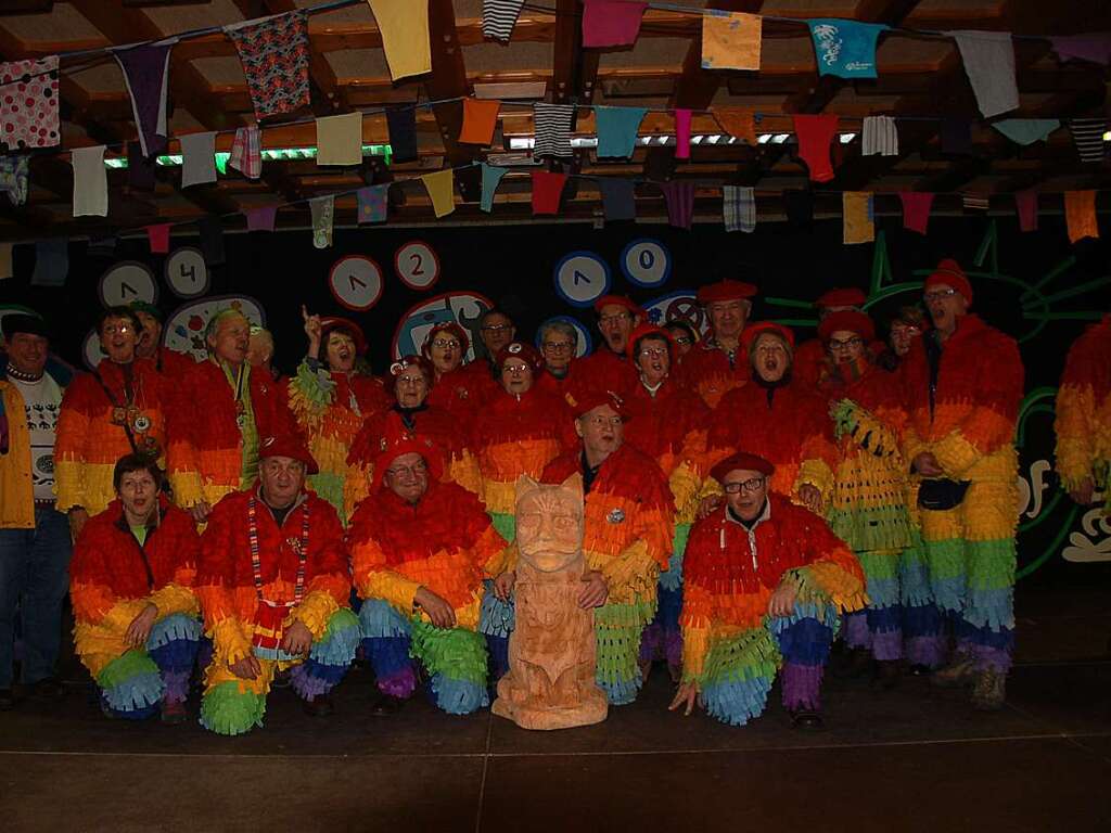 Gruppenbild mit franzsischer Katze: Die Regenbogennarren aus Bellme.