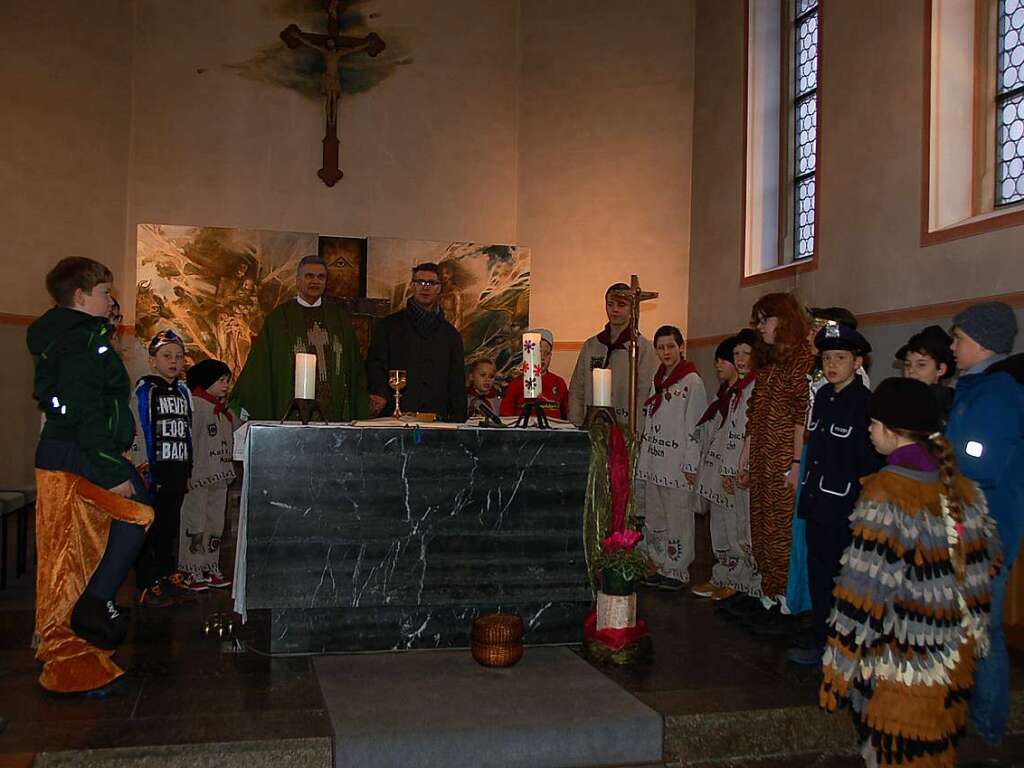 Frhliche Messfeier mit den beiden „Neuen“ in der Gemeinde.