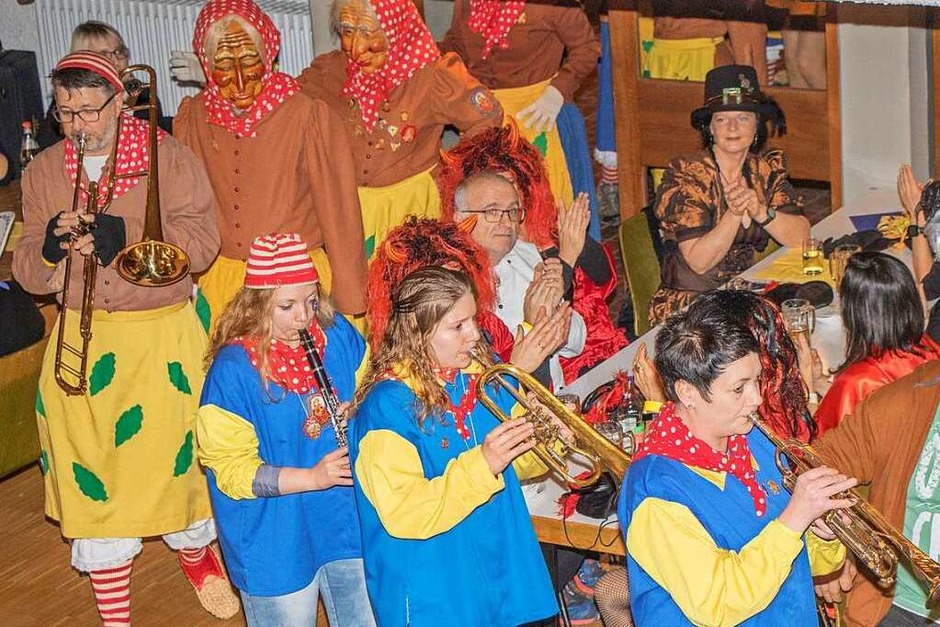 Beim Elferratsball in Ühlingen-Birkendorf schlugen die närrischen Wellen hoch. (Foto: Wilfried Dieckmann) Beim Elferratsball in Ühlingen-Birkendorf schlugen die närrischen Wellen hoch. (Foto: Wilfried Dieckmann)