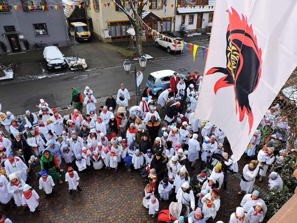 Kindergartenumzug am Schmutzige Dunschdig zum Kollnauer Rathaus.