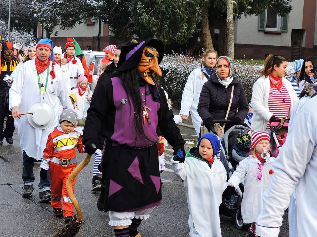 Kindergartenumzug am Schmutzige Dunschdig zum Kollnauer Rathaus.