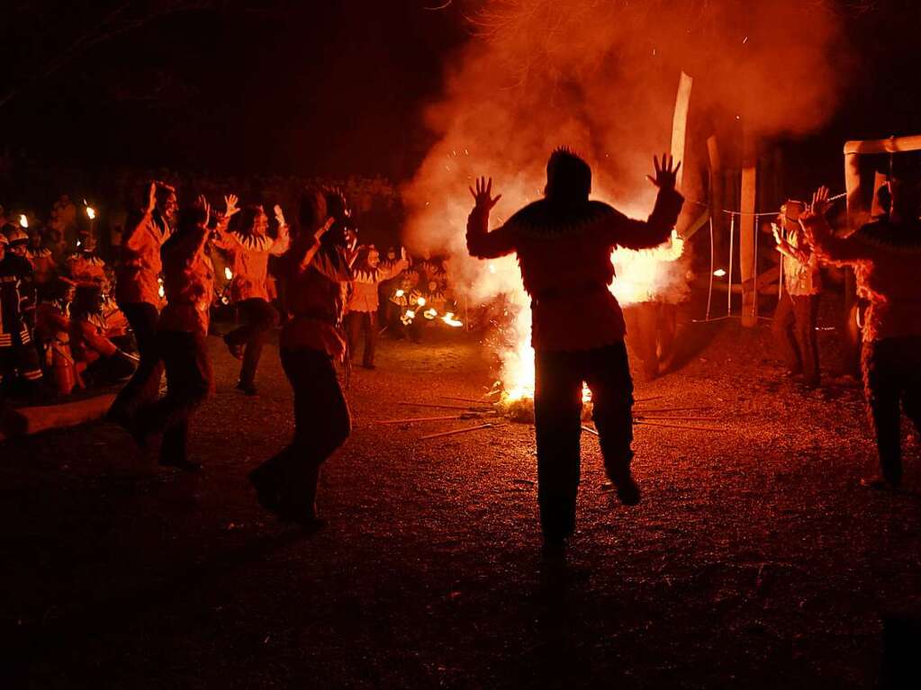 Fasneterffnung am Schmutzige Dunschdig in Kollnau: mit Schlsselbergabe am Rathaus und Feuerteufeltanz im Schulzenloch