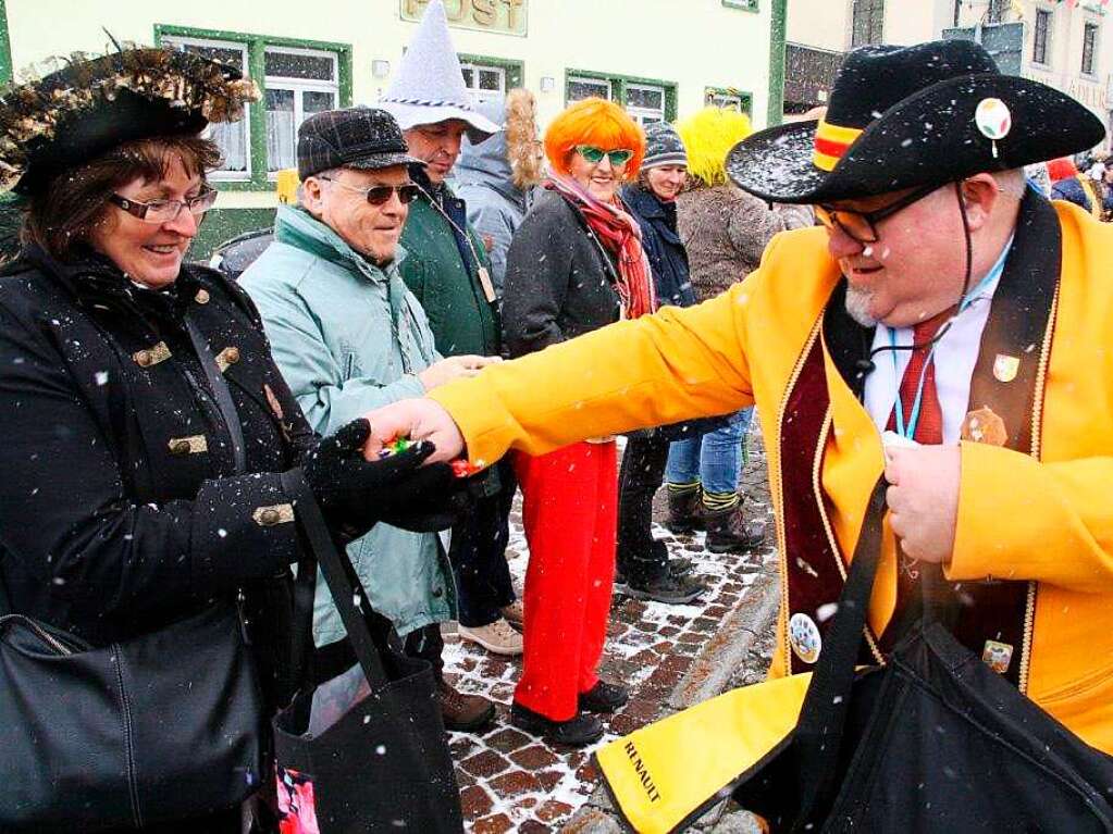 Verschneiter Umzug am Fasnachtsmontag in Grwihl