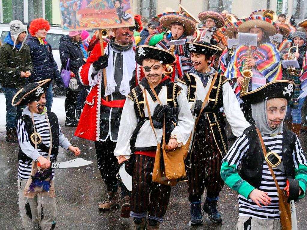 Verschneiter Umzug am Fasnachtsmontag in Grwihl