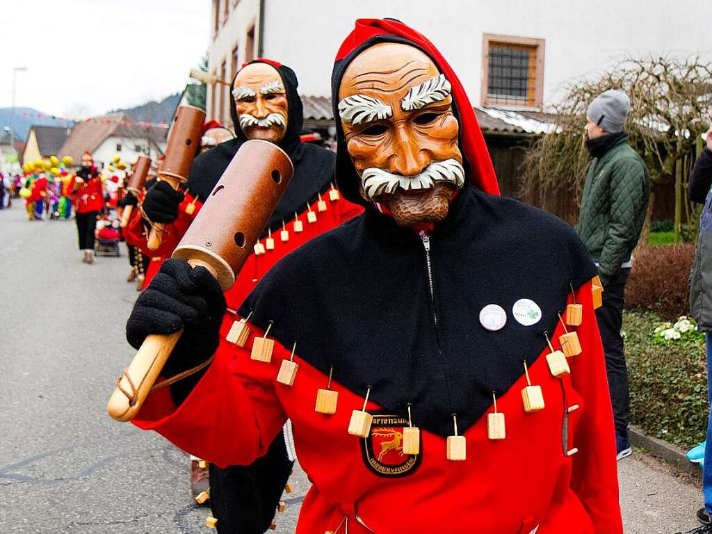 Samstagsumzug in Niederwinden: Schindlejokel