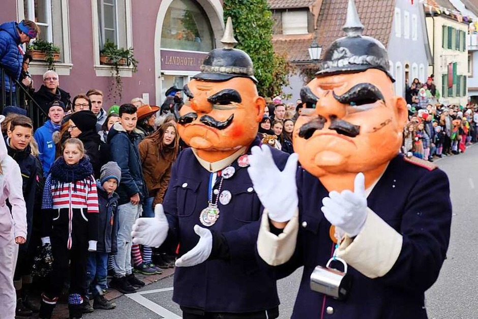 Zwei Stunden lang ausgelassenes Treiben beim Heitersheimer Rosenmonatsumzug. (Foto: Martin Pfefferle) Zwei Stunden lang ausgelassenes Treiben beim Heitersheimer Rosenmonatsumzug. (Foto: Martin Pfefferle)