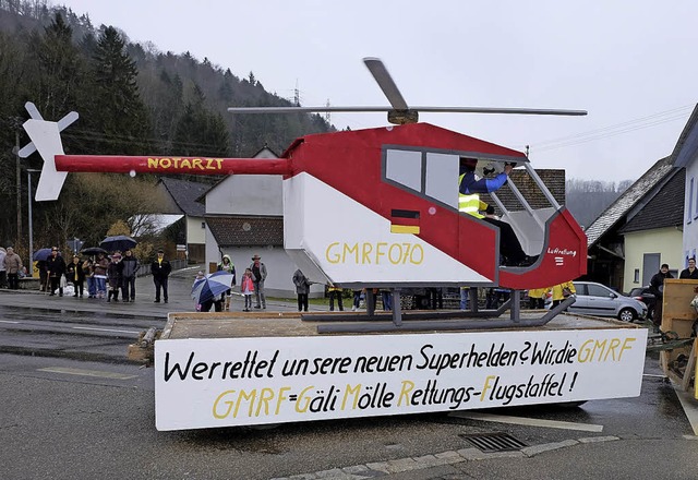 Die Superhelden der Gli Mlle aus Gri...inem eigenen Rettungshubschrauber ab.   | Foto: Dietmar Noeske