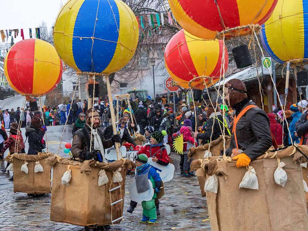 Buntes Narrentreiben herrschte beim Fasnachtsumzug in Grafenhausen.