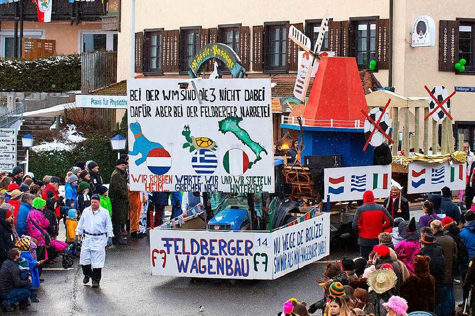 Großer Umzug der Lenzkircher Dengele. (Foto: Wolfgang Scheu) Großer Umzug der Lenzkircher Dengele. (Foto: Wolfgang Scheu)