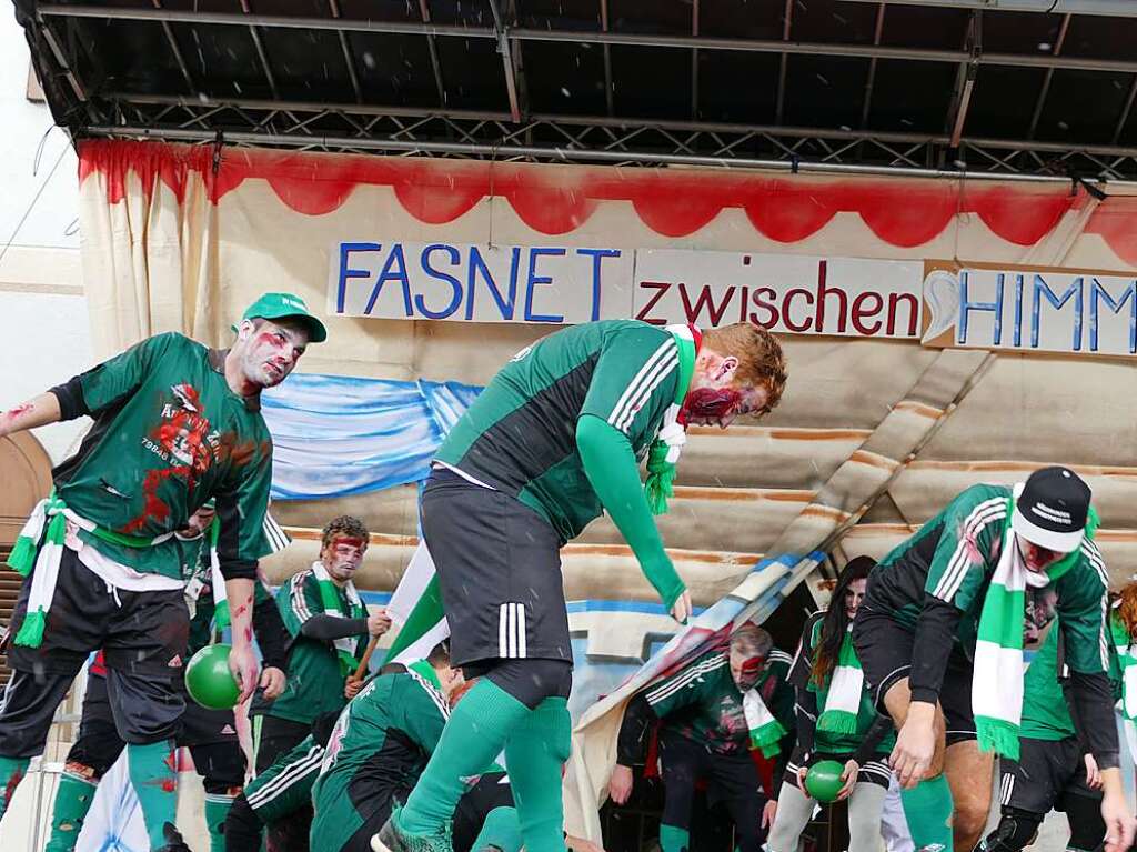 Faszinierend, ideenreich, witzig und kritisch: Die Gruppen beim Bhnenspiel schwebten zwischen Himmel und Hlle.