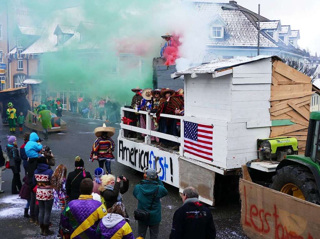 Die Narren trieben’s bunt beim Fasnet-Umzug durch Bonndorf.