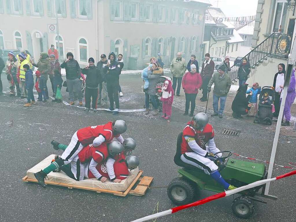 Die Narren trieben’s bunt beim Fasnet-Umzug durch Bonndorf.