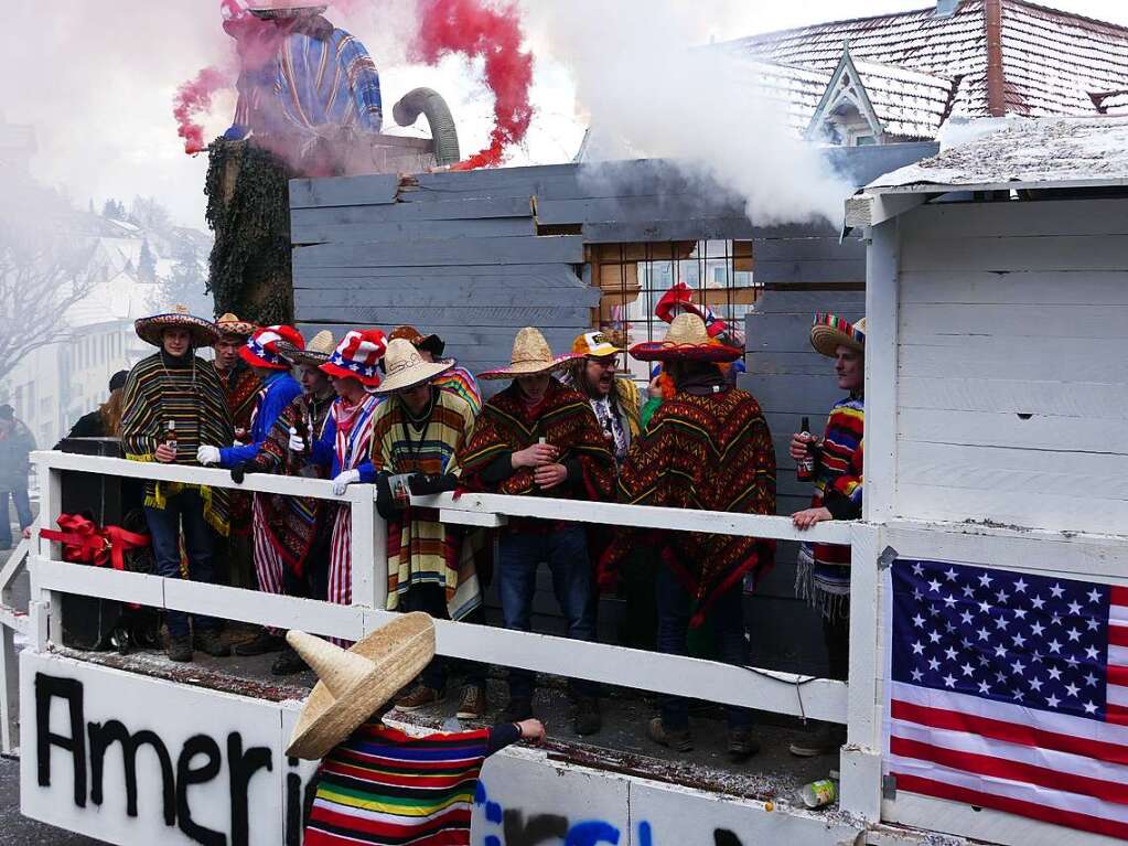 Die Narren trieben’s bunt beim Fasnet-Umzug durch Bonndorf.