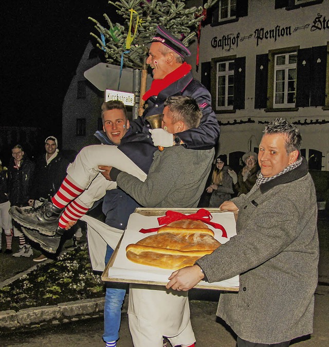 Ausscheller seit 22 Jahren:  Die Kolpi...u gab&#8217;s eine  gebackene Glocke.   | Foto: Oliver Epking