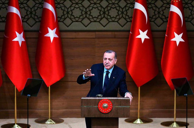 Die Politik des Staatschef Erdogan ist...n zwischen der Trkei und Deutschland.  | Foto: AFP